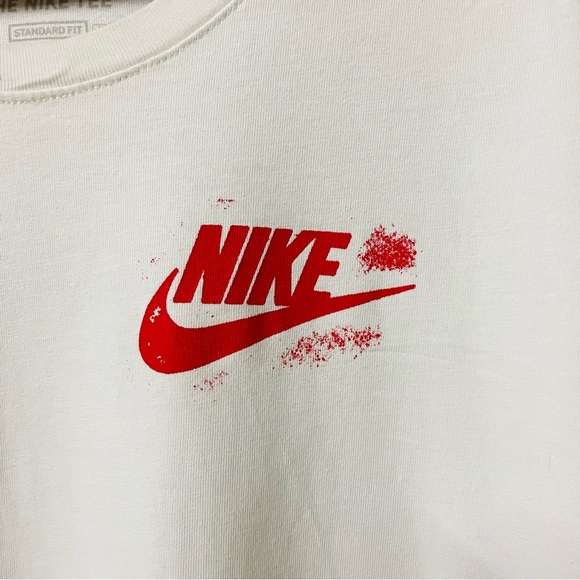 NIKE AUTHENTIC SPORTS WEAR WHITE CREW NECK GRAPHIC T-SHIRT FOR MEN’S & WOMEN’S - Picture 6 of 7